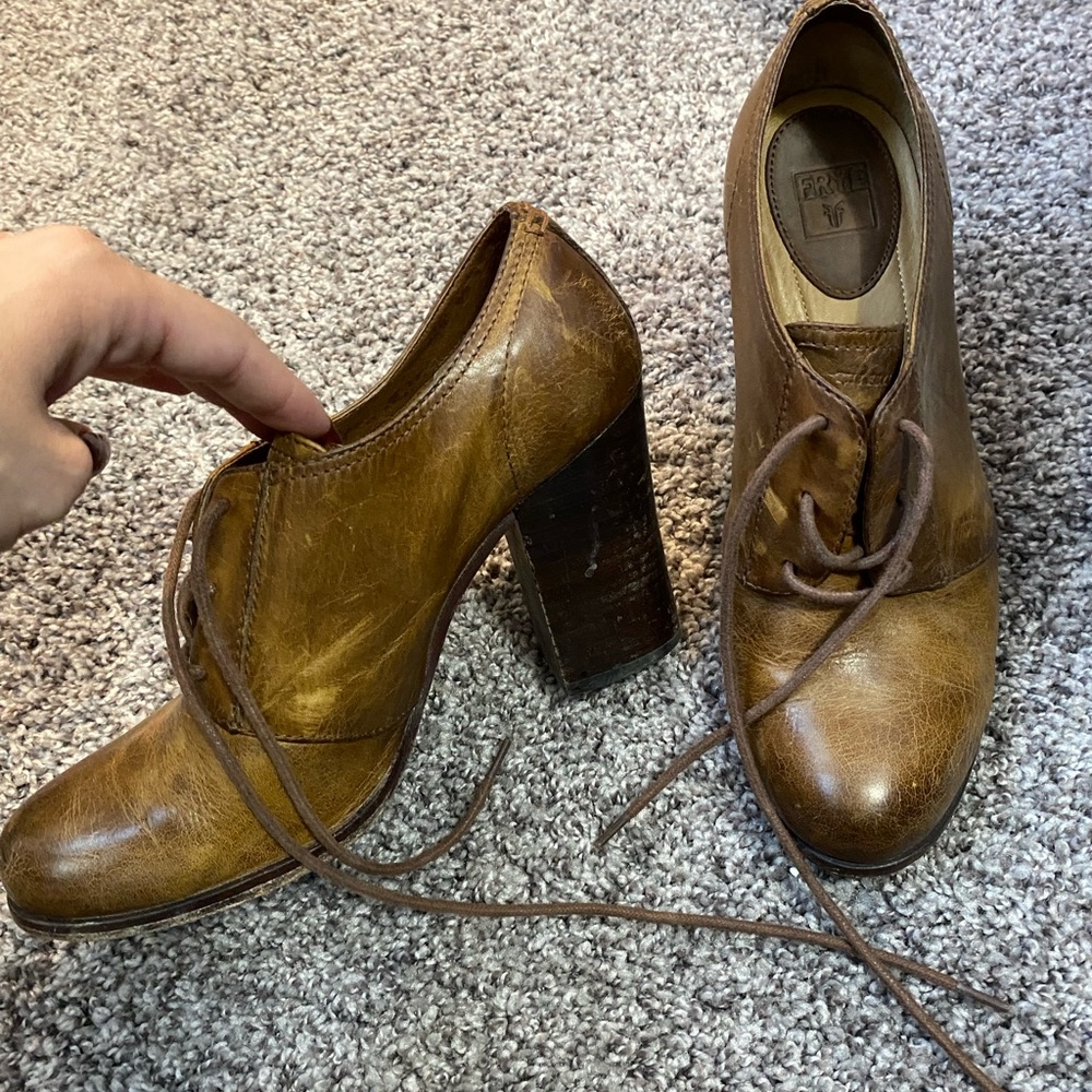 Frye size 9.5 leather pumps.